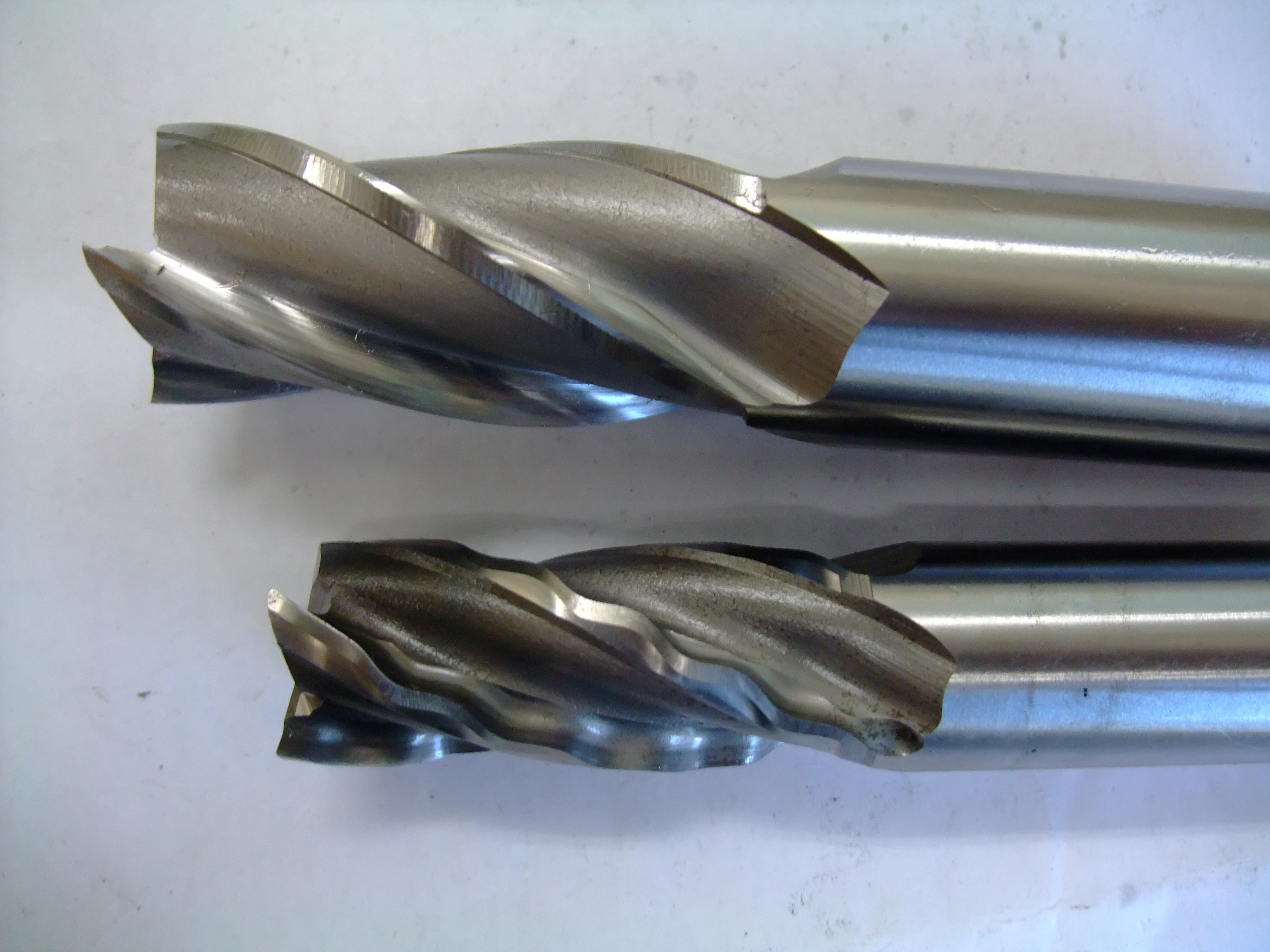 ハイスエンドミル