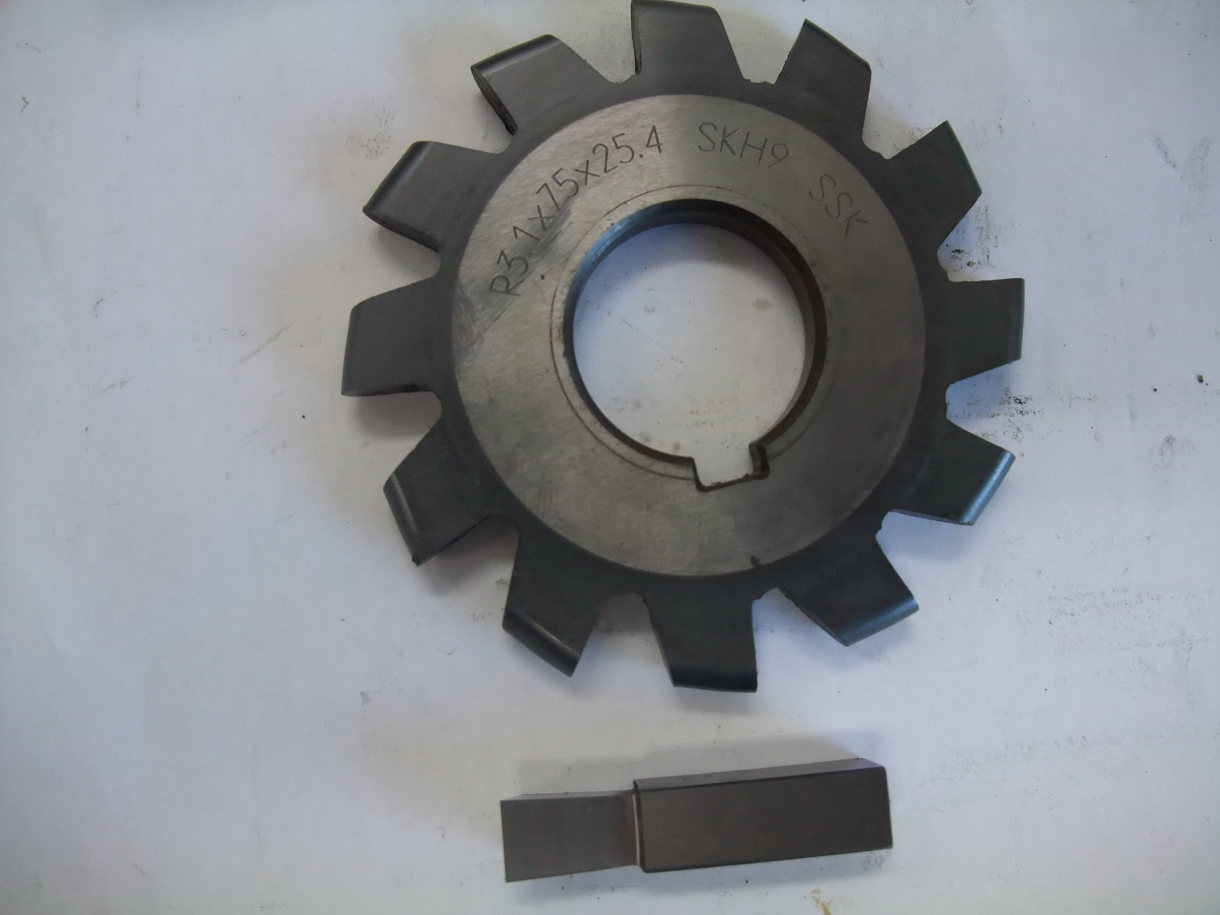 バイト・外丸フライス